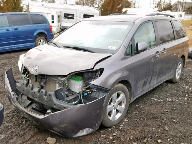 TOYOTA SIENNA LE 2012