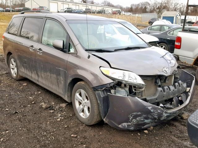 TOYOTA SIENNA LE 2012