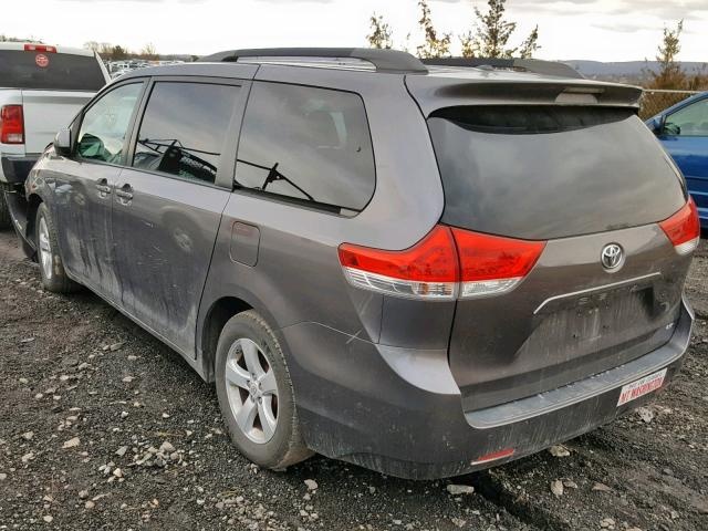 TOYOTA SIENNA LE 2012