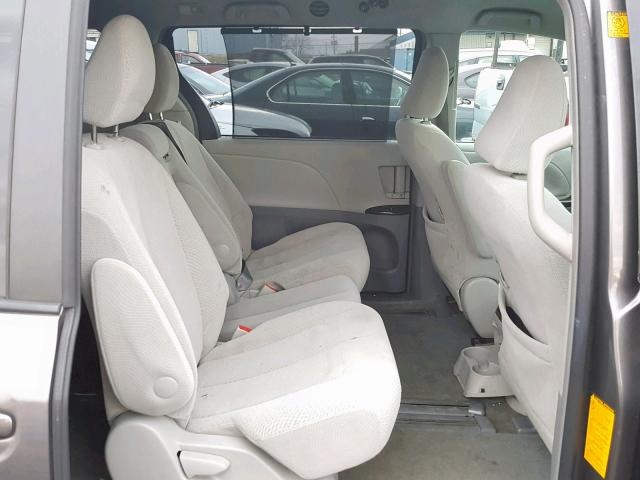 TOYOTA SIENNA LE 2012