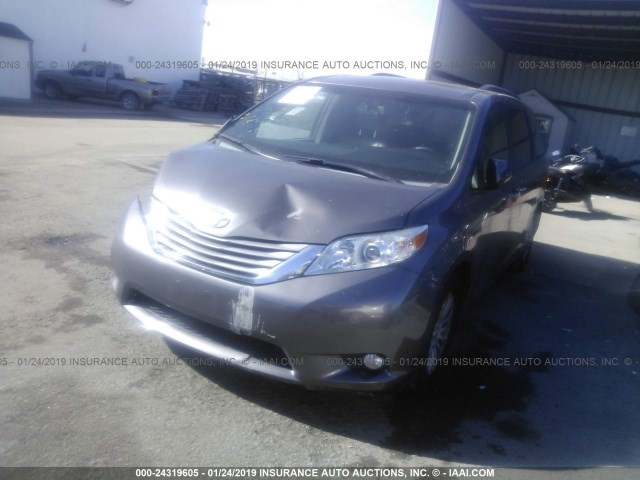 TOYOTA SIENNA XLE 2015