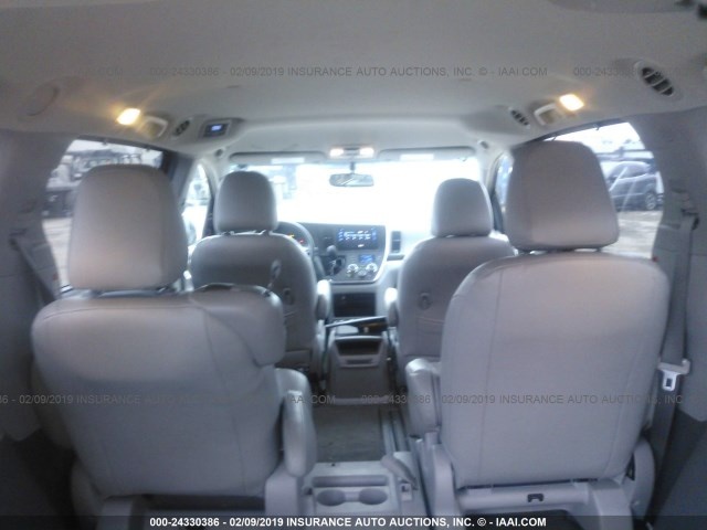 TOYOTA SIENNA LE 2015