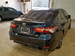 TOYOTA CAMRY SE 2018