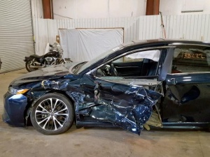 TOYOTA CAMRY SE 2018