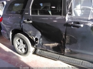 TOYOTA SEQUOIA 2010