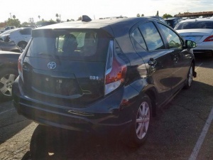 TOYOTA PRIUS C 2017