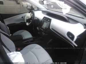 TOYOTA PRIUS 2017