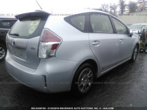TOYOTA PRIUS V 2015