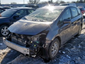 TOYOTA PRIUS V 2015