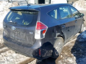TOYOTA PRIUS V 2015