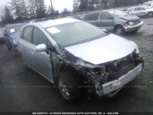 TOYOTA PRIUS V 2015