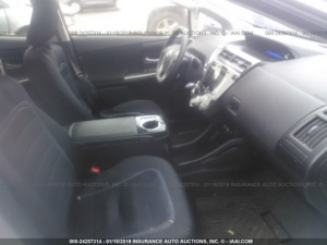 TOYOTA PRIUS V 2015