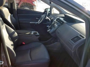TOYOTA PRIUS V 2013