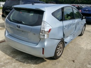 TOYOTA PRIUS V 2013