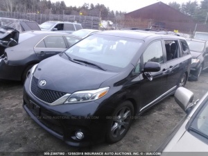 TOYOTA SIENNA SE 2017