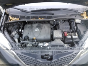 TOYOTA SIENNA SE 2017